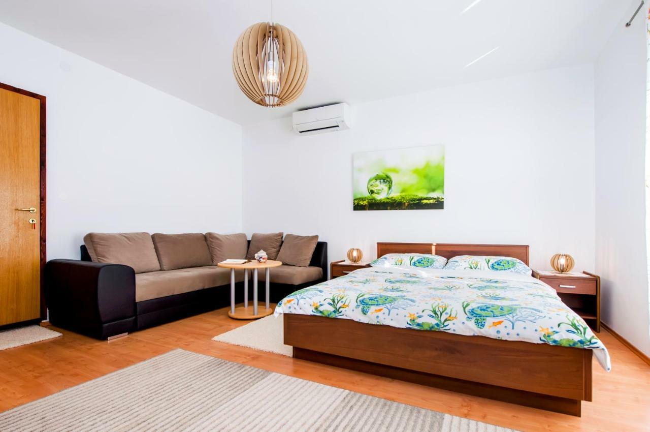 Apartman Gala Ровінь Екстер'єр фото